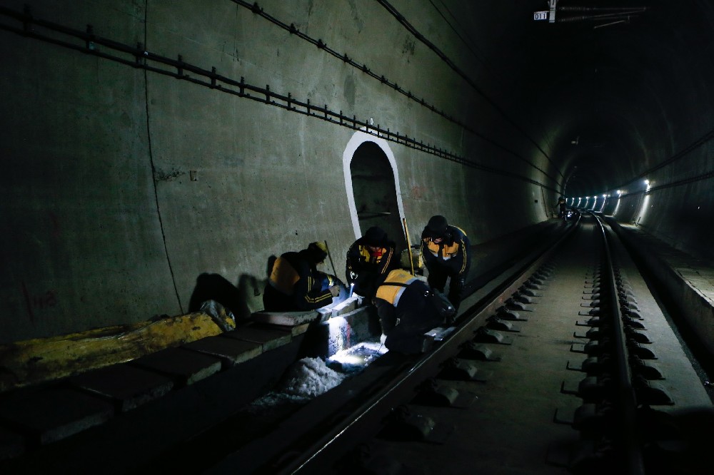 清苑铁路运营隧道病害现状